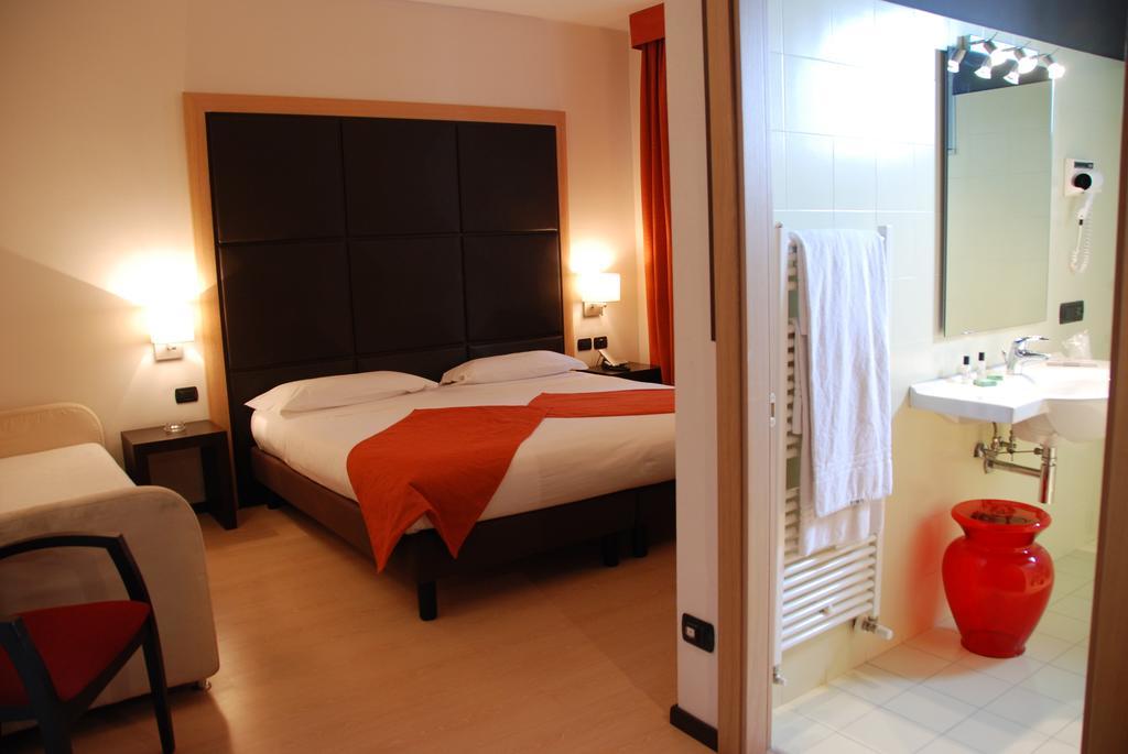 Hotel Metropolis Reggio Emilia Eksteriør bilde